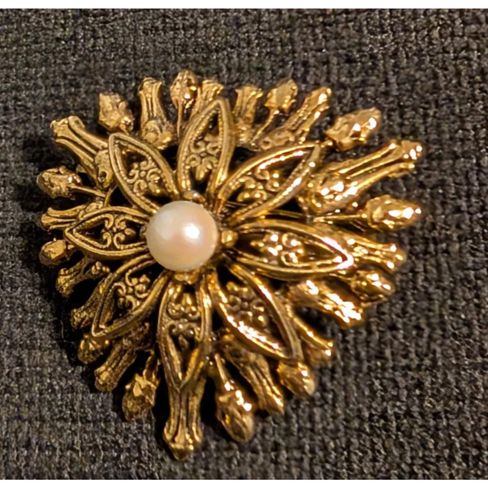Victorian Style Flower‎ Brooch Pin Gold-tone Faux Pearl 1.5